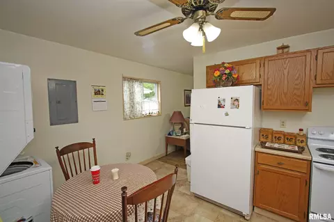 1729 Schrader Ave, Springfield, IL 62702 photo 9