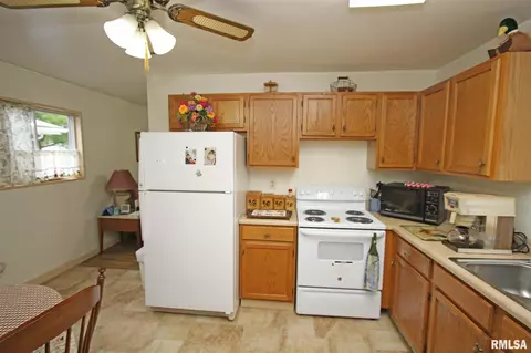 1729 Schrader Ave, Springfield, IL 62702 photo 8