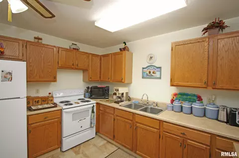 1729 Schrader Ave, Springfield, IL 62702 photo 7