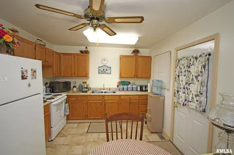 1729 Schrader Ave, Springfield, IL 62702 photo 11