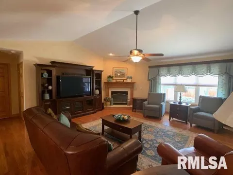 3504 Banyan Dr, Springfield, IL 62712 photo 2