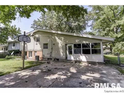 2208 Fairway Dr, Springfield, IL 62704 photo 4