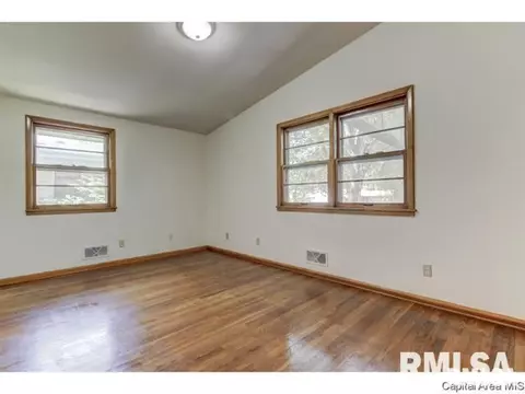 2208 Fairway Dr, Springfield, IL 62704 photo 5