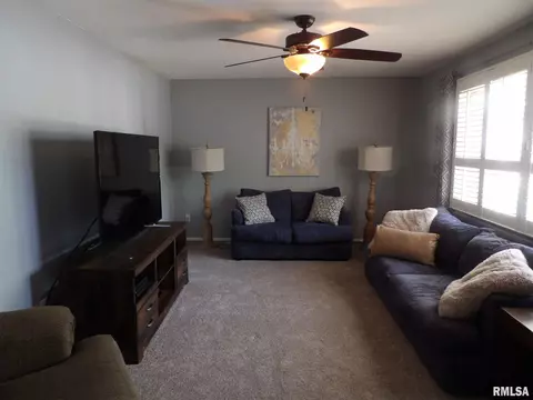 266 Stutely Ln, Springfield, IL 62704 photo 2
