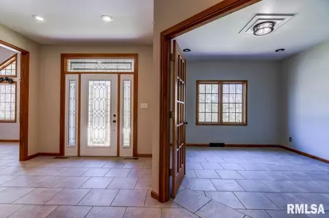 105 Walnut Glen Dr, Springfield, IL 62707 photo 2