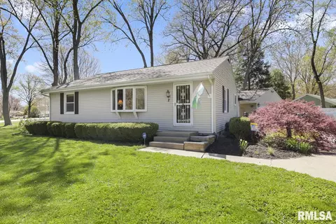 2 Circle Dr, Springfield, IL 62703 photo 2