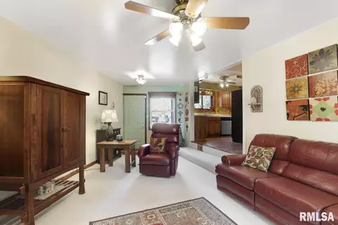 2 Circle Dr, Springfield, IL 62703 photo 6