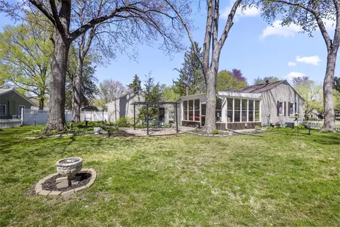 2 Circle Dr, Springfield, IL 62703 photo 4
