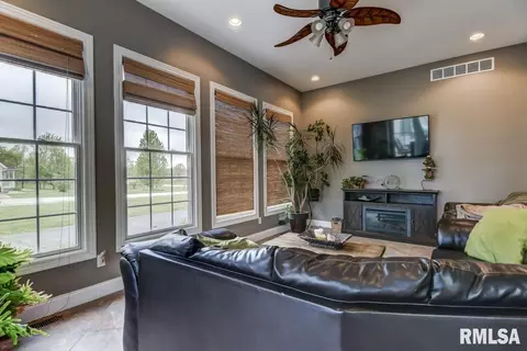 200 Bourbon St, Springfield, IL 62707 photo 17