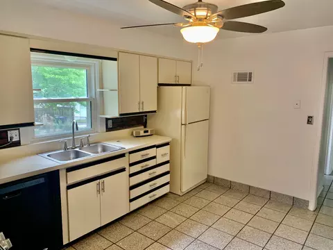 1606 W Edwards St, Springfield, IL 62704 photo 9