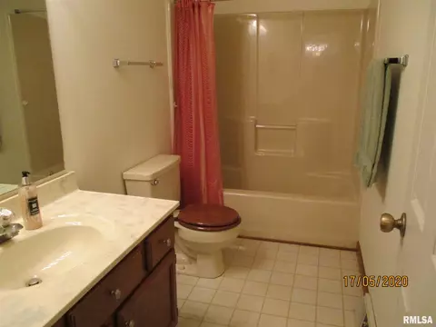 5208 Deerwood Lake Dr, Springfield, IL 62703 photo 12