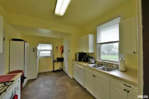 2201 Yale Blvd, Springfield, IL 62703 photo 9