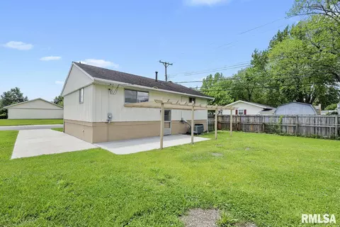 37 Groton Dr, Springfield, IL 62702 photo 3