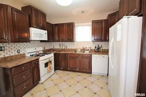 1024 N Walnut St, Springfield, IL 62702 photo 32