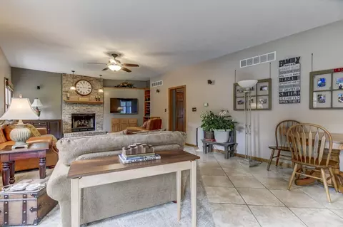 2331 Chesapeake Lndg, Springfield, IL 62712 photo 5