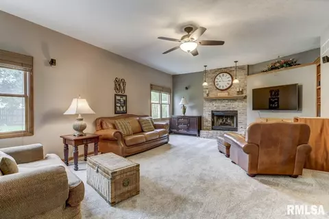 2331 Chesapeake Lndg, Springfield, IL 62712 photo 6