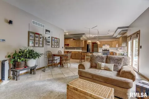 2331 Chesapeake Lndg, Springfield, IL 62712 photo 8