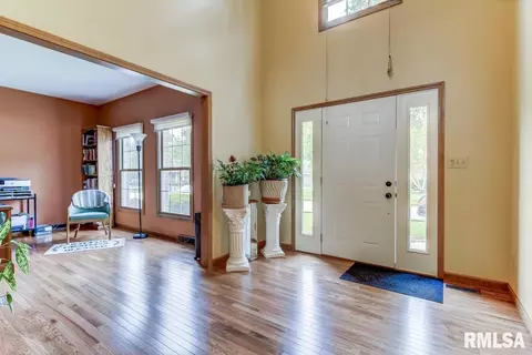 2331 Chesapeake Lndg, Springfield, IL 62712 photo 2