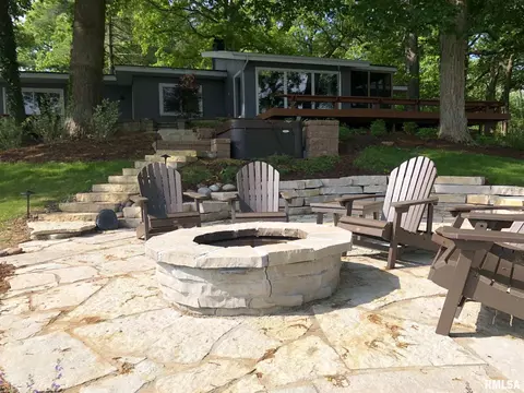 140 Maple Grove Ln, Springfield, IL 62712 photo 2