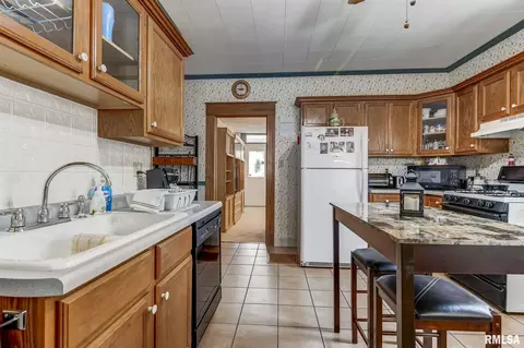 1247 Monument St, Springfield, IL 62702 photo 6