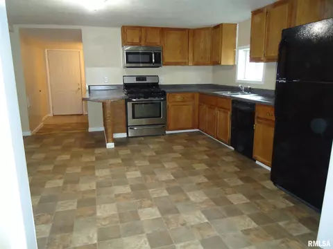 314 S Main St, Chatham, IL 62629 photo 2