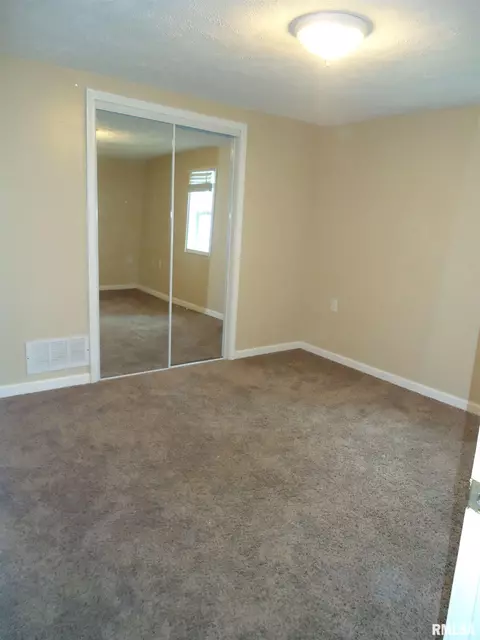 314 S Main St, Chatham, IL 62629 photo 3