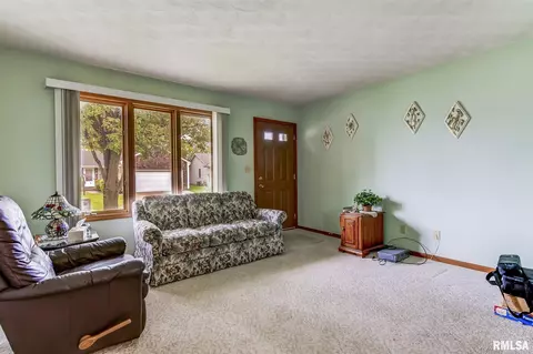 120 Como Ln, Springfield, IL 62703 photo 4
