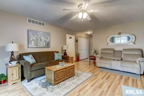 2005 Cormorant Dr, Springfield, IL 62711 photo 2