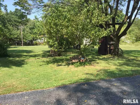 100 N Marshall, Dix, IL 62830 photo 3