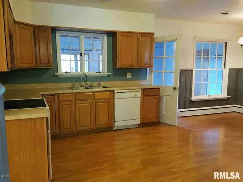 910 S Madison St, Marion, IL 62959 photo 15