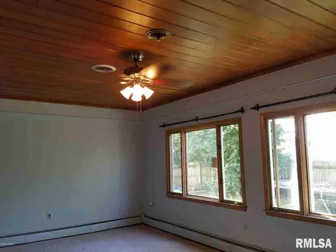 910 S Madison St, Marion, IL 62959 photo 19