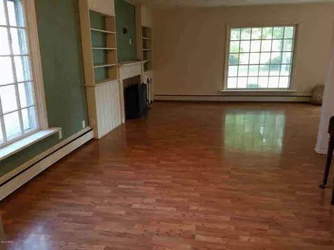 910 S Madison St, Marion, IL 62959 photo 4