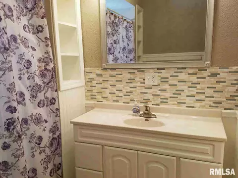910 S Madison St, Marion, IL 62959 photo 21