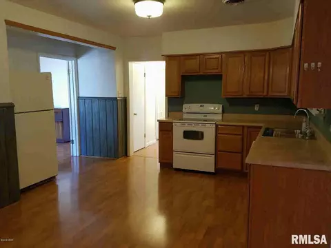 910 S Madison St, Marion, IL 62959 photo 18