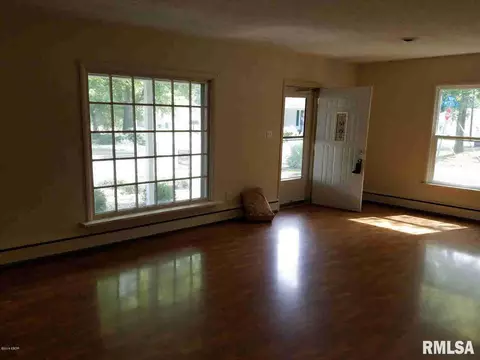 910 S Madison St, Marion, IL 62959 photo 10