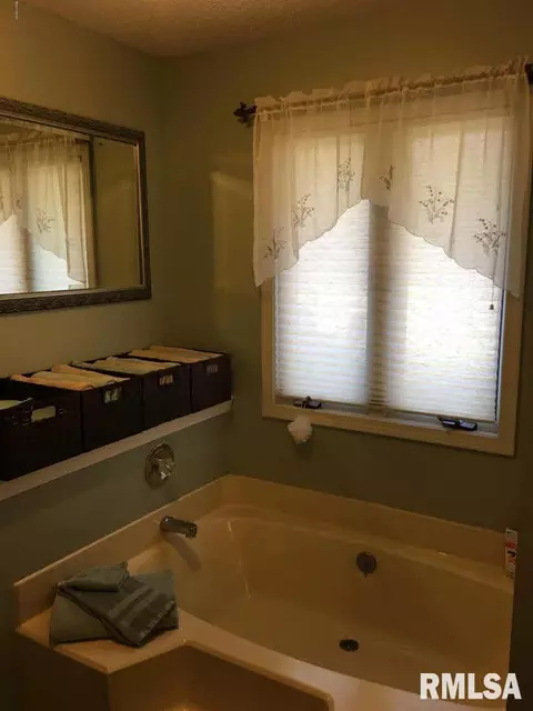 6572 Roberts Rd, Marion, IL 62959 photo 9