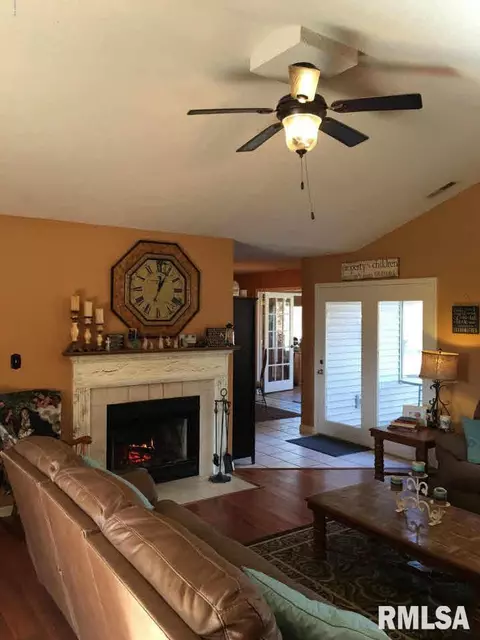6572 Roberts Rd, Marion, IL 62959 photo 3