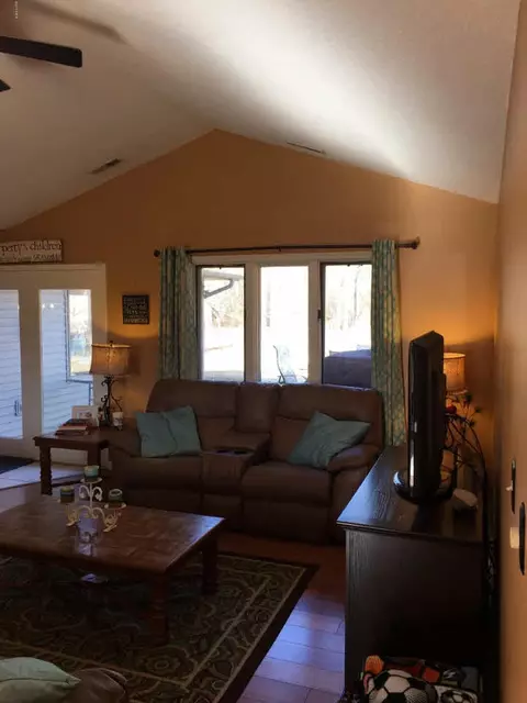 6572 Roberts Rd, Marion, IL 62959 photo 2