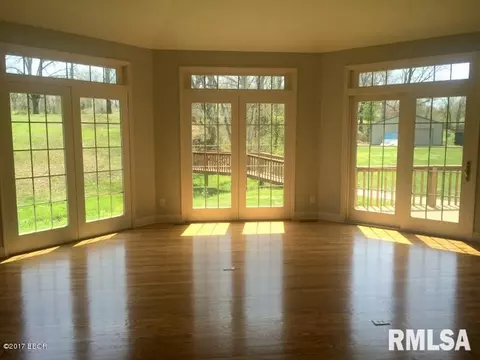 1600 E Clark Trl, Herrin, IL 62948 photo 4