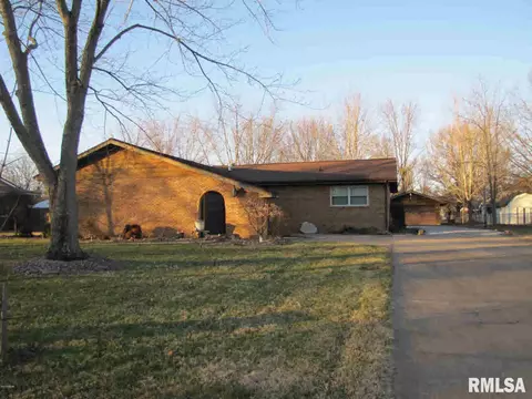 210 Circle Dr, Salem, IL 62881 photo 2