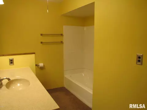 210 Circle Dr, Salem, IL 62881 photo 17
