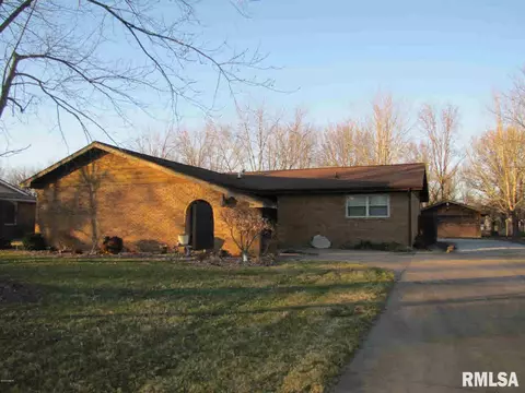 210 Circle Dr, Salem, IL 62881 photo 1