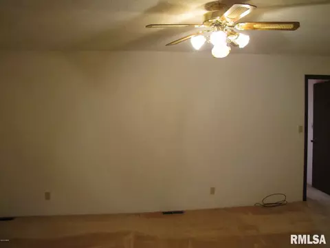 210 Circle Dr, Salem, IL 62881 photo 24