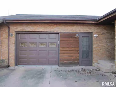 210 Circle Dr, Salem, IL 62881 photo 3