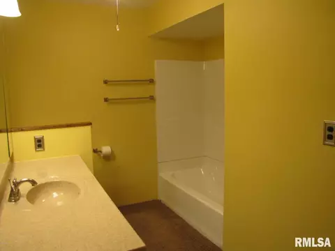 210 Circle Dr, Salem, IL 62881 photo 18