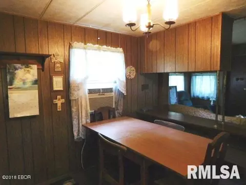720 S Washington St, Salem, IL 62881 photo 3