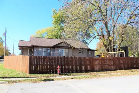 902 W Boulevard St, Marion, IL 62959 photo 4