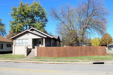 902 W Boulevard St, Marion, IL 62959 photo 1