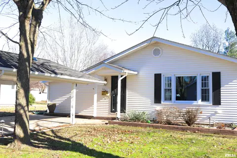 504 N 8th St, Herrin, IL 62948 photo 2