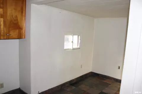 404 S 1st St, Marion, IL 62959 photo 5